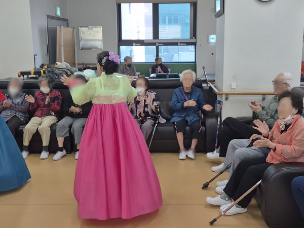 75c6a048550555b13a6ee4f3ad8c9be0_1760938572_6957.png 75c6a048550555b13a6ee4f3ad8c9be0_1760938572_6957.png